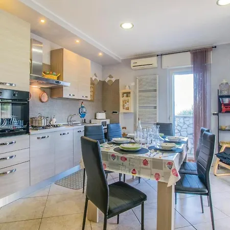 Apartament 3 Bedroom In Bari
